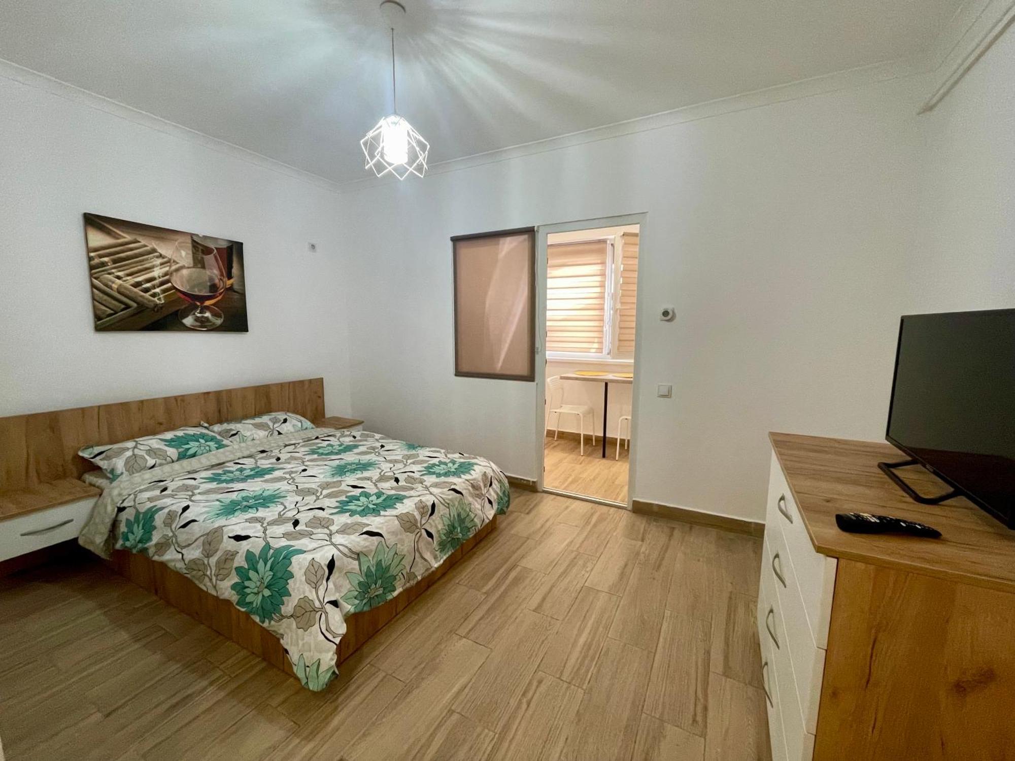 Militari Comfort Studio Roşu Exterior foto